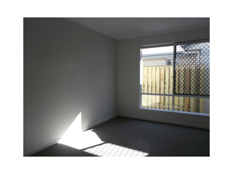 18 Wicker Road, Park Ridge QLD 4125