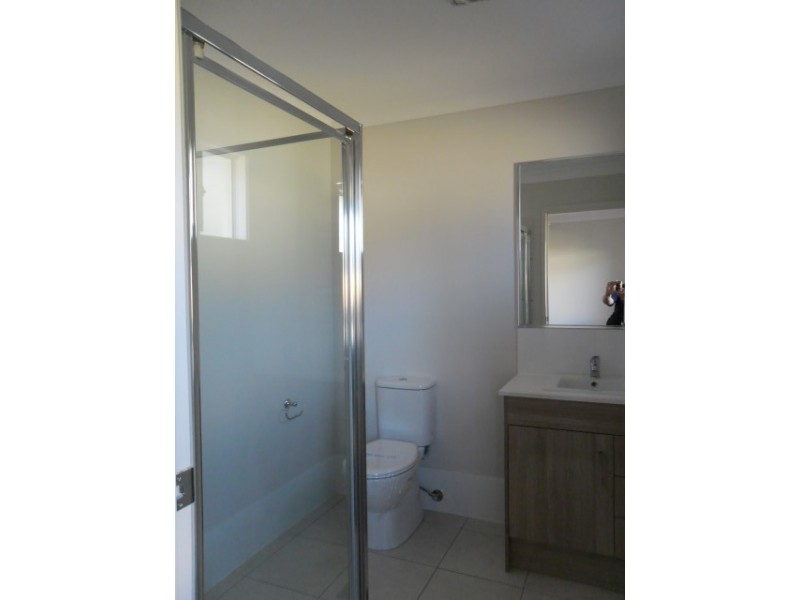 18 Wicker Road, Park Ridge QLD 4125