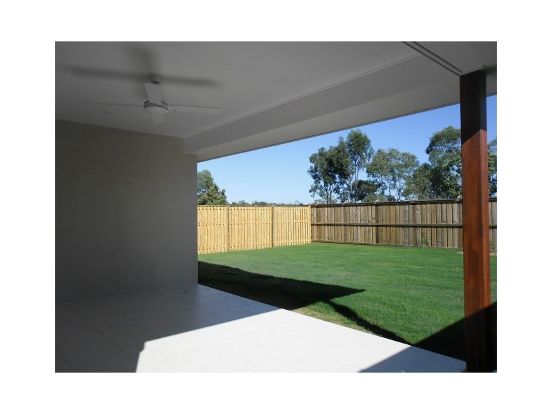 18 Wicker Road, Park Ridge QLD 4125