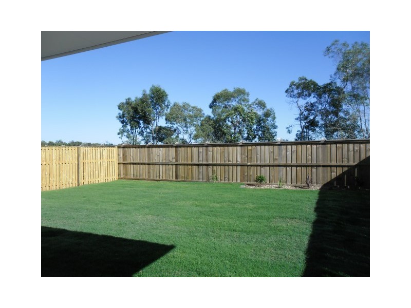 18 Wicker Road, Park Ridge QLD 4125