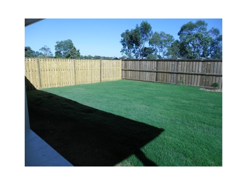 18 Wicker Road, Park Ridge QLD 4125