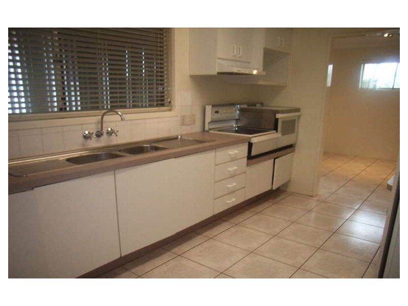 83 Long Street, Camp Hill QLD 4152