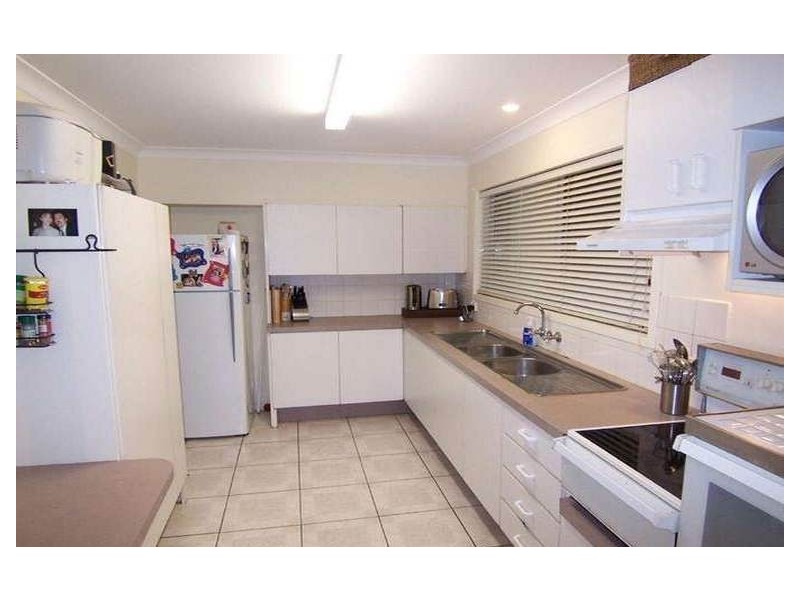 83 Long Street, Camp Hill QLD 4152