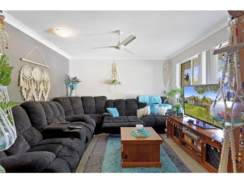 12 Adam Street, Beachmere QLD 4510