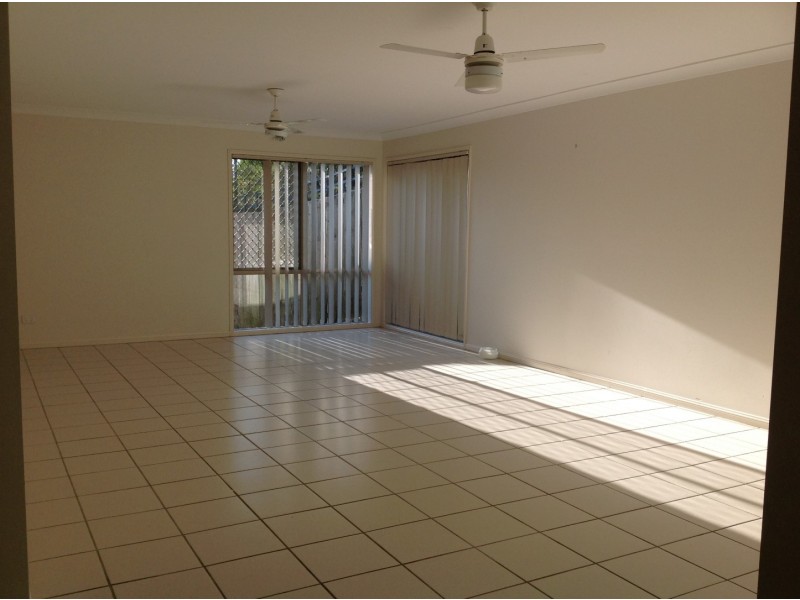 10 Inman Court, Pacific Pines QLD 4211