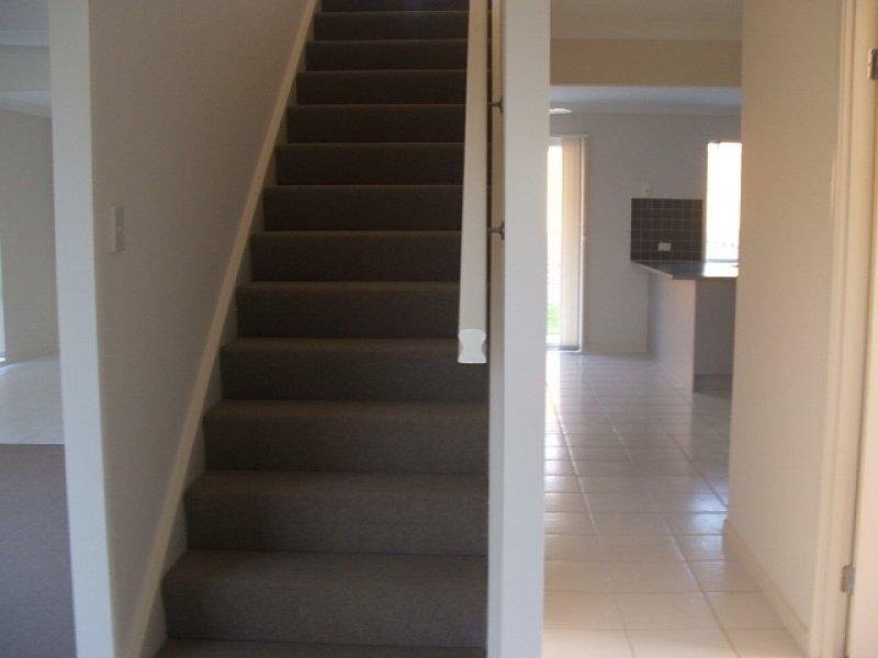 39 Gerard Street Street, Pacific Pines QLD 4211