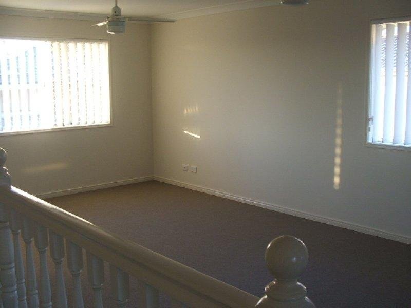 39 Gerard Street Street, Pacific Pines QLD 4211