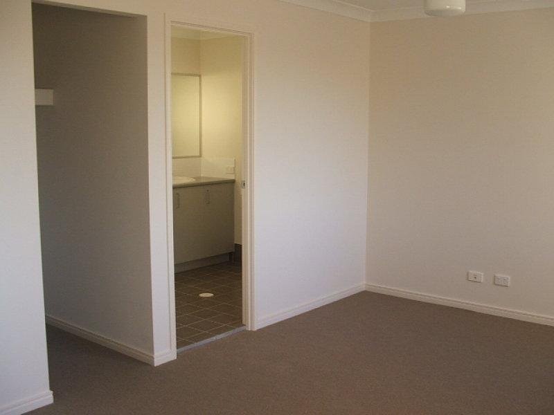 39 Gerard Street Street, Pacific Pines QLD 4211