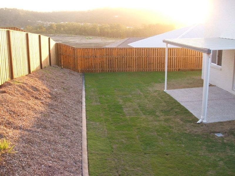 39 Gerard Street Street, Pacific Pines QLD 4211