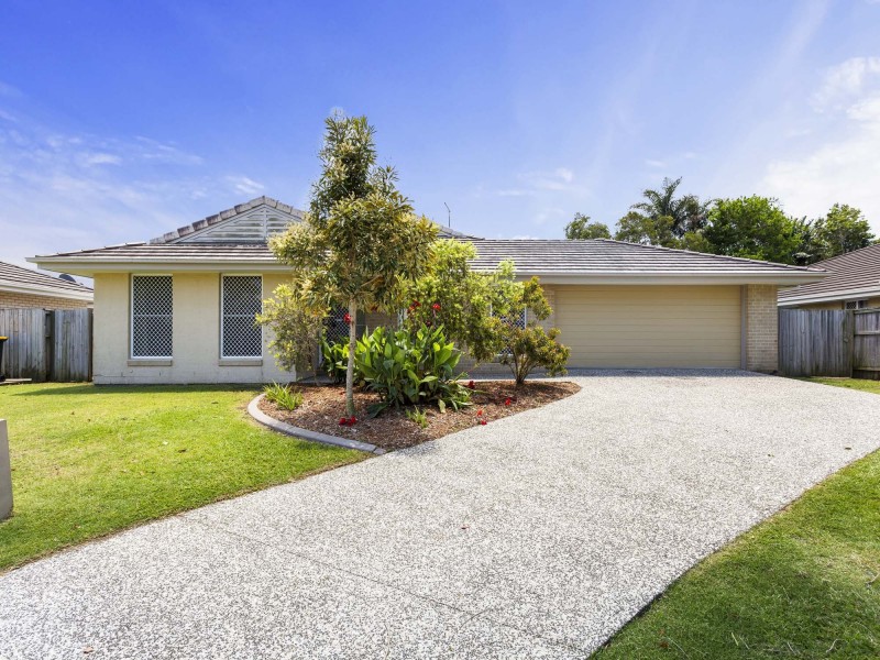 8 Adam Street, Beachmere QLD 4510