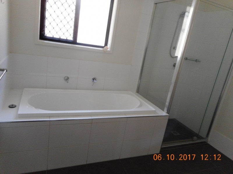 10 Erbin Lane, Augustine Heights QLD 4300