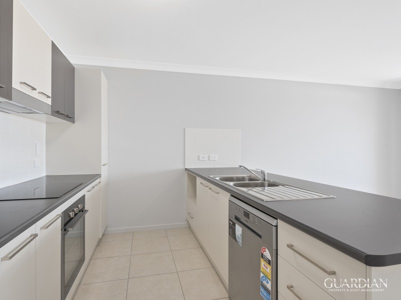 2/15 Pemswood Court, Deebing Heights QLD 4306