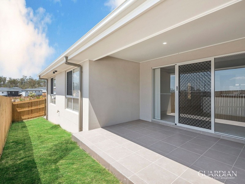 2/15 Pemswood Court, Deebing Heights QLD 4306