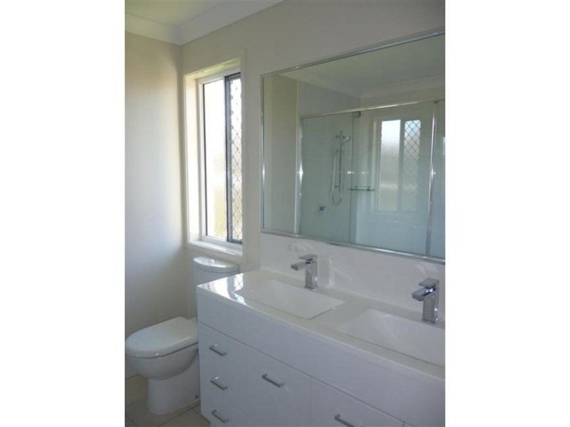 7 Lucy Court, Augustine Heights QLD 4300