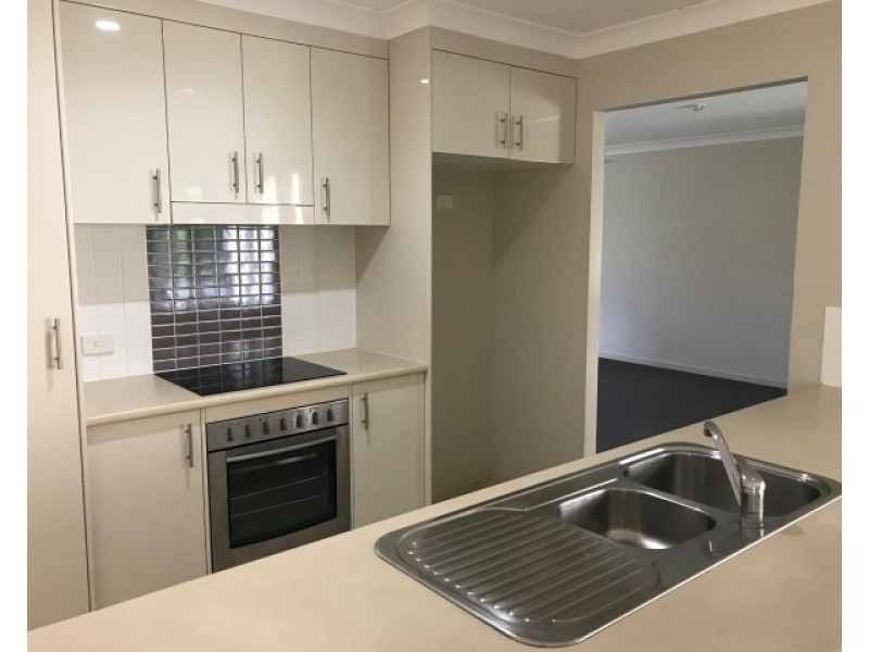 3 Barradeen Circuit, Pacific Pines QLD 4211