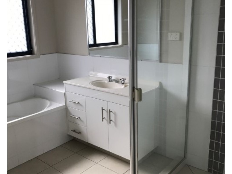 3 Barradeen Circuit, Pacific Pines QLD 4211