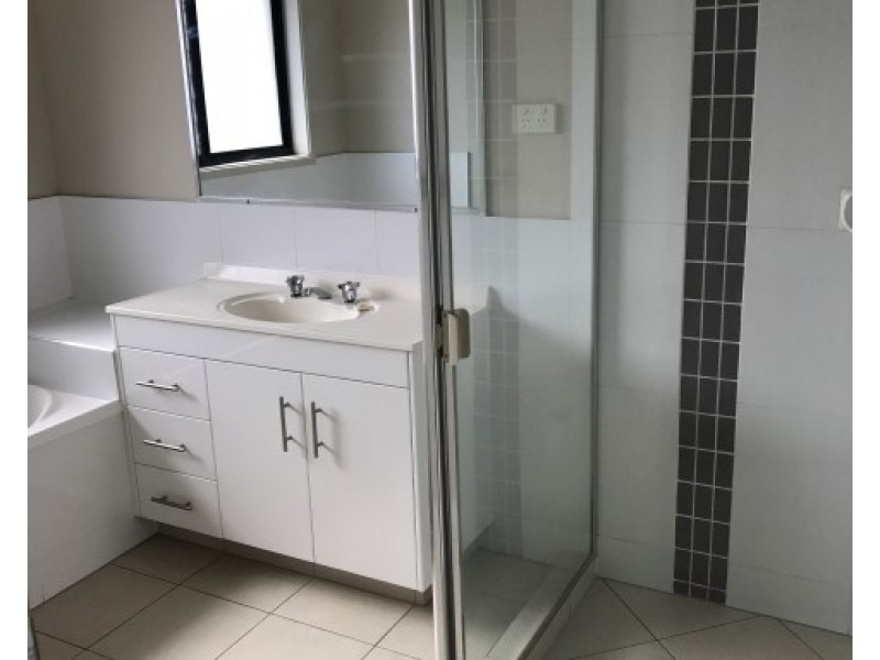 3 Barradeen Circuit, Pacific Pines QLD 4211