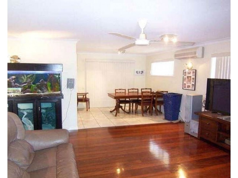 83 Long Street, Camp Hill QLD 4152