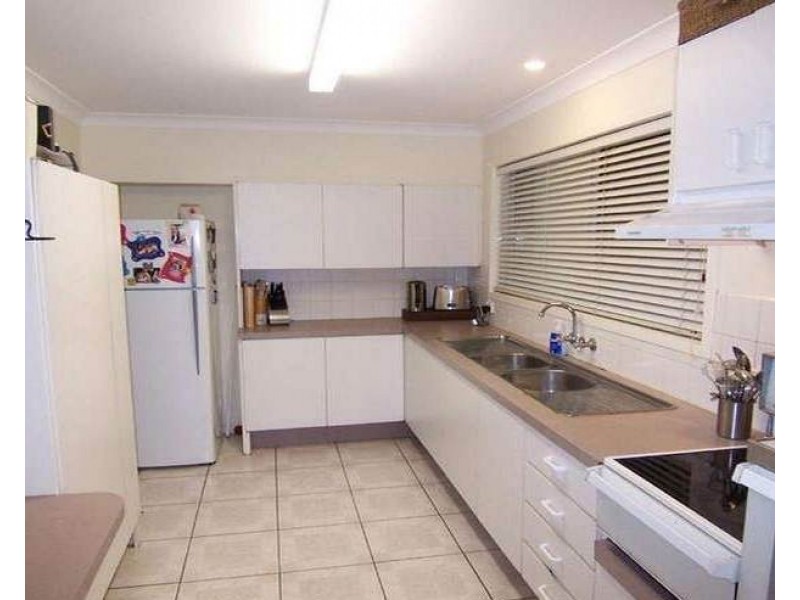 83 Long Street, Camp Hill QLD 4152