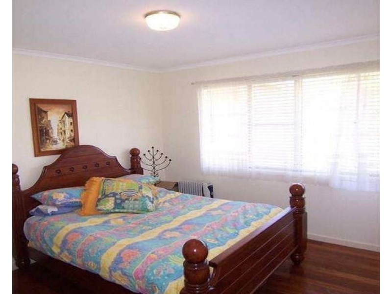 83 Long Street, Camp Hill QLD 4152