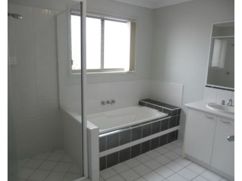 18 Burkett Crescent, Victoria Point QLD 4165