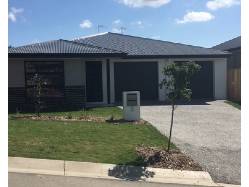 2/5 Kearney Street, Augustine Heights QLD 4300