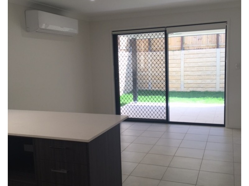 2/5 Kearney Street, Augustine Heights QLD 4300