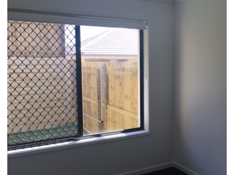 2/5 Kearney Street, Augustine Heights QLD 4300