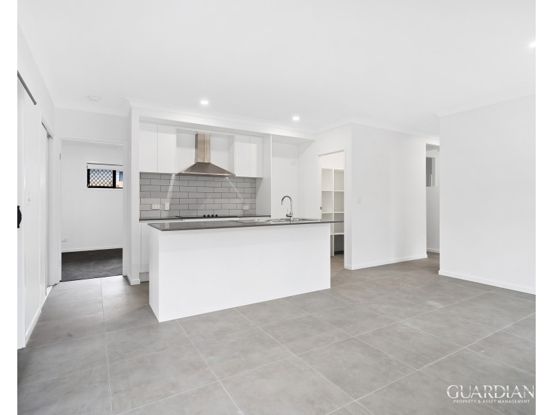 8 Birchwood Street, Park Ridge QLD 4125