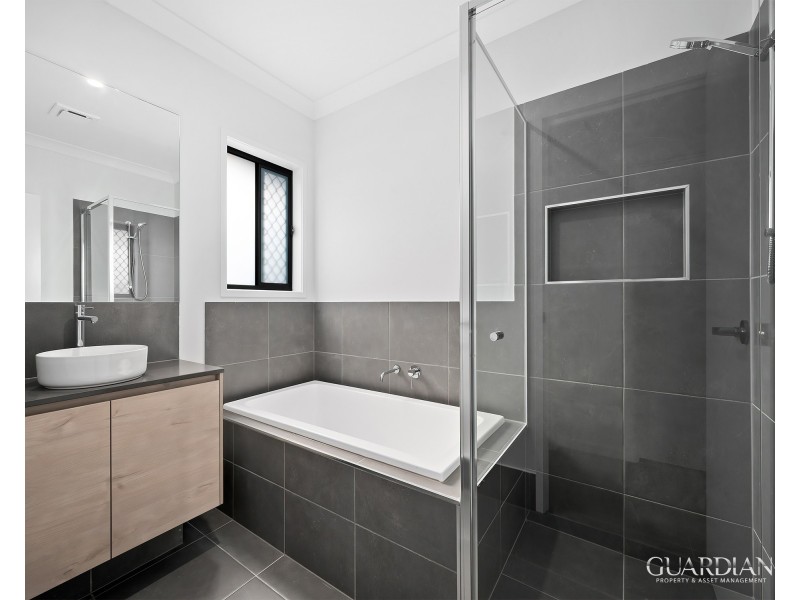 8 Birchwood Street, Park Ridge QLD 4125