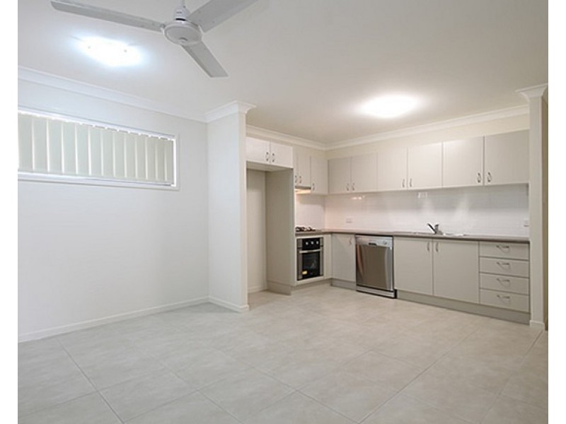 2/21 Toby Close, Kallangur QLD 4503