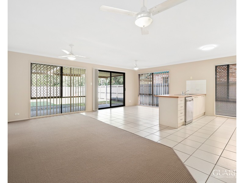 8 Araluen Street, Carindale QLD 4152