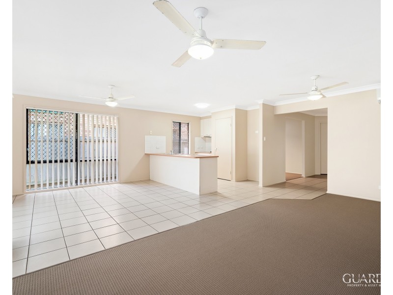 8 Araluen Street, Carindale QLD 4152