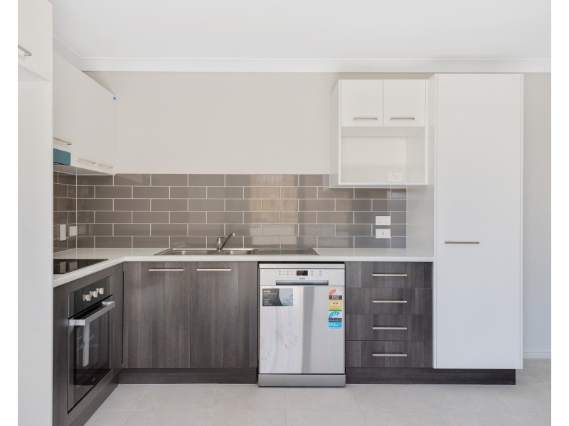 2/13 Prosperity Way, Brassall QLD 4305