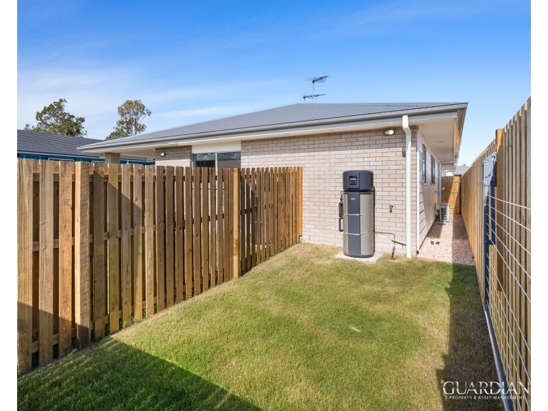 2/23 Heath Terrace, Park Ridge QLD 4125