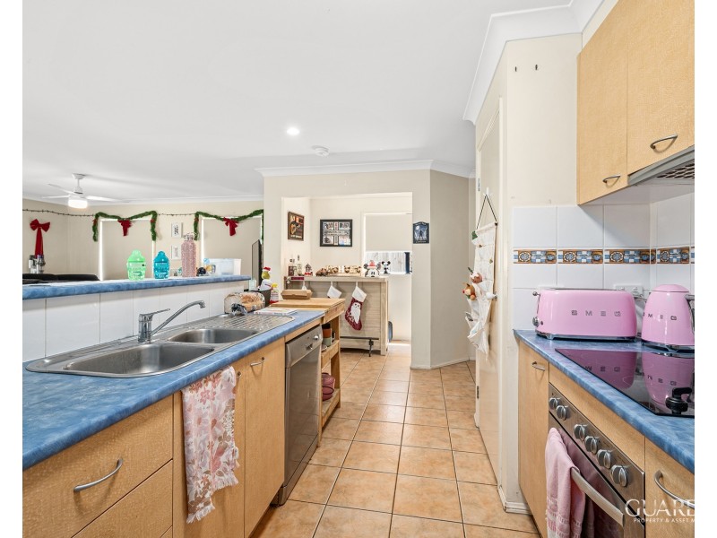 15 Araluen Place, Carindale QLD 4152