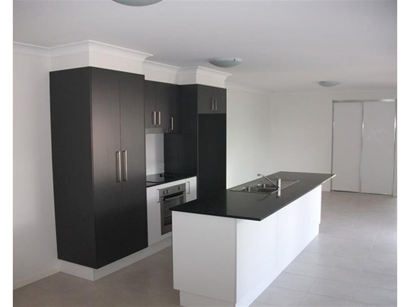 2/22 Adam Street, Beachmere QLD 4510