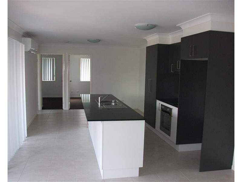 2/22 Adam Street, Beachmere QLD 4510