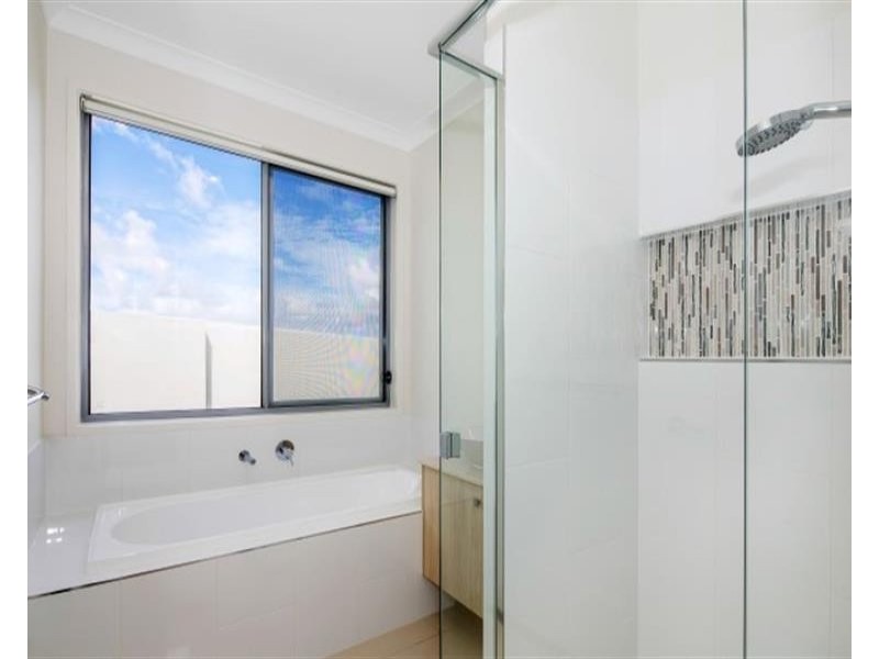 16 Palladium Boulevard, Hope Island QLD 4212