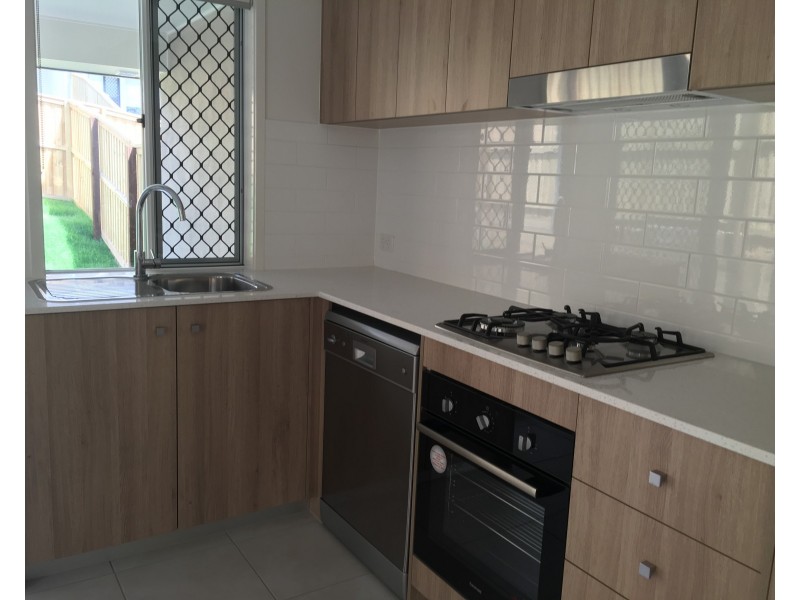 2/36 Oxenham Circuit, Augustine Heights QLD 4300