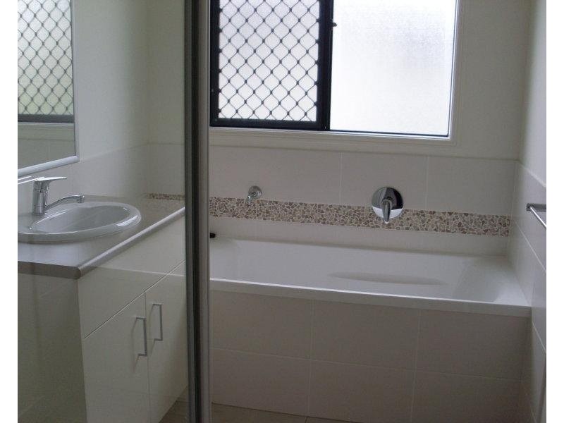 8 Heuer Street, Goodna QLD 4300