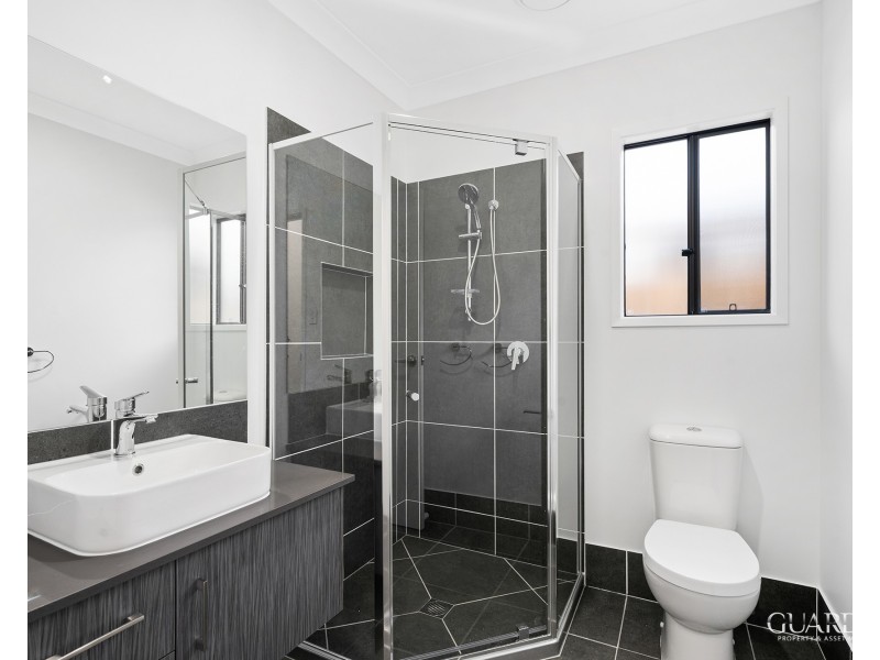 2/11 Claireview Street, Logan Reserve QLD 4133