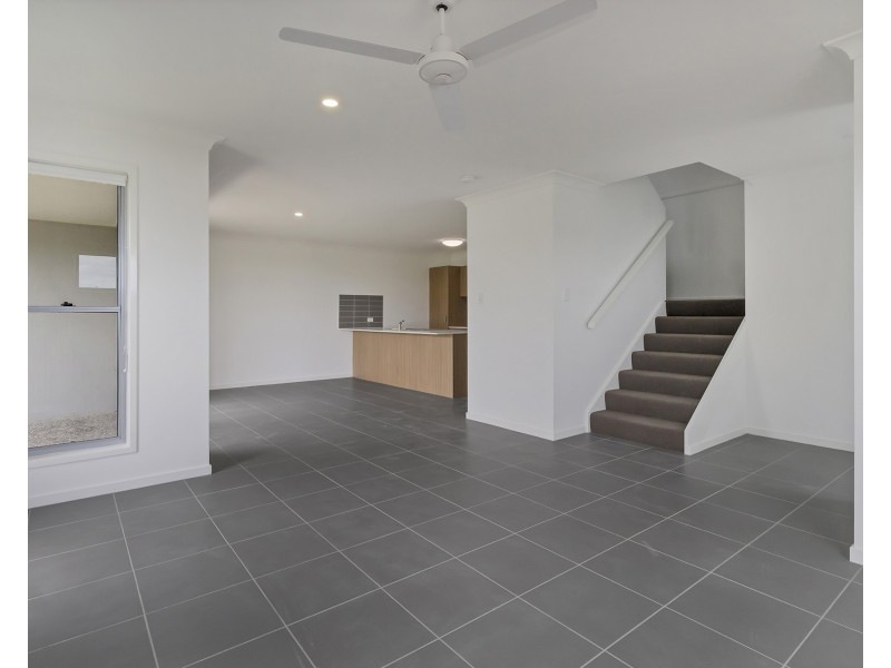 1/2 Nightshade Crescent, Pimpama QLD 4209