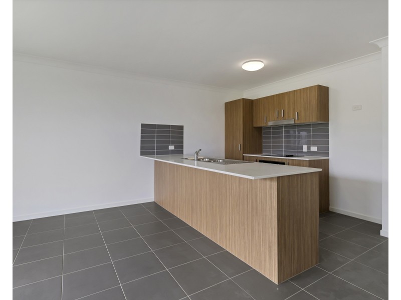 1/2 Nightshade Crescent, Pimpama QLD 4209