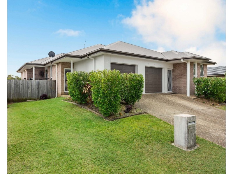 1&2/22 Adam Street, Beachmere QLD 4510