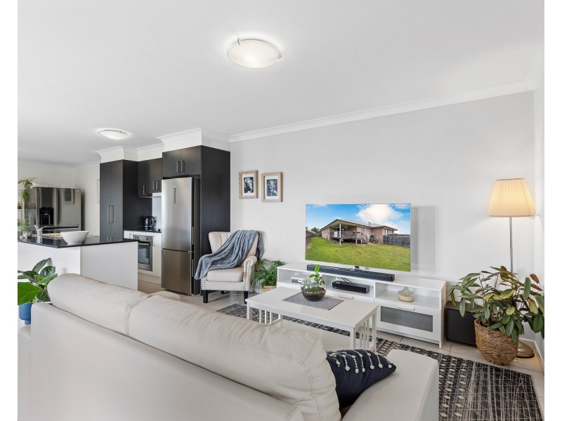 1&2/22 Adam Street, Beachmere QLD 4510
