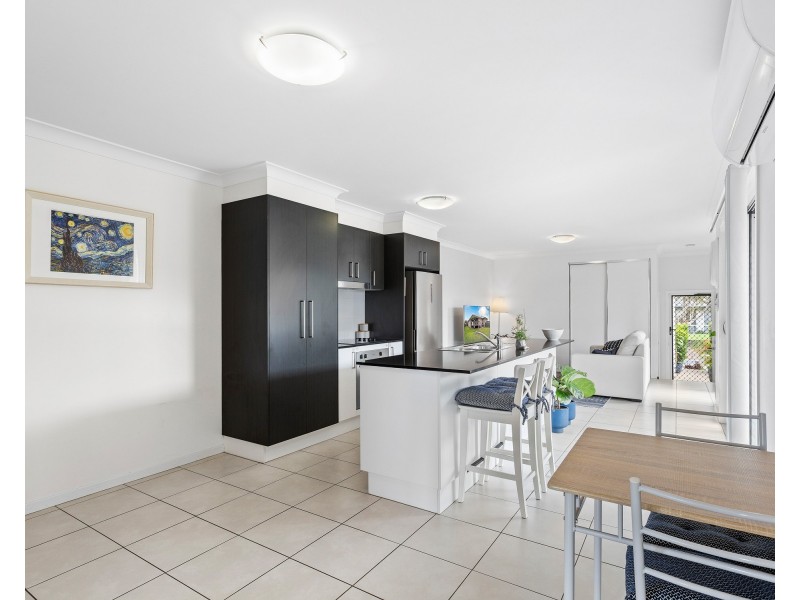 1&2/22 Adam Street, Beachmere QLD 4510