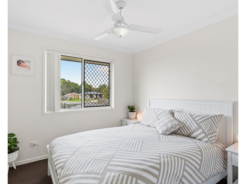 1&2/22 Adam Street, Beachmere QLD 4510