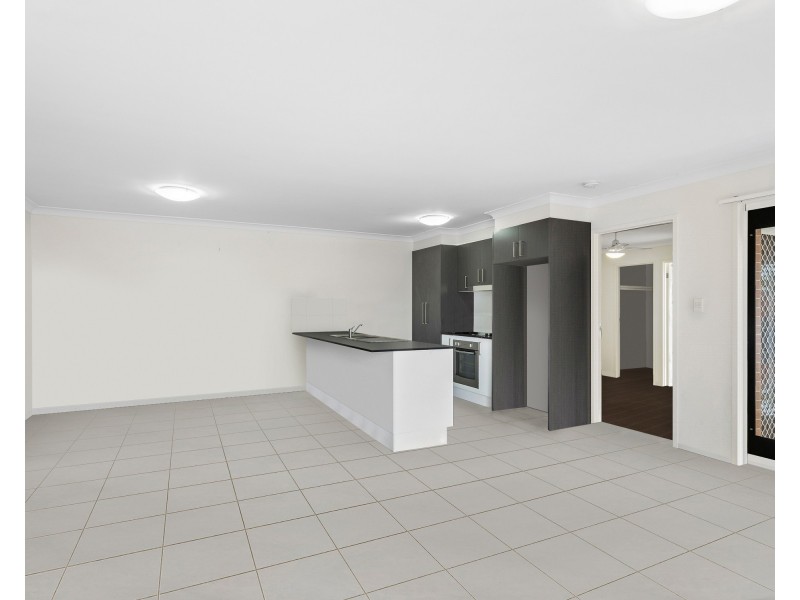 1&2/22 Adam Street, Beachmere QLD 4510