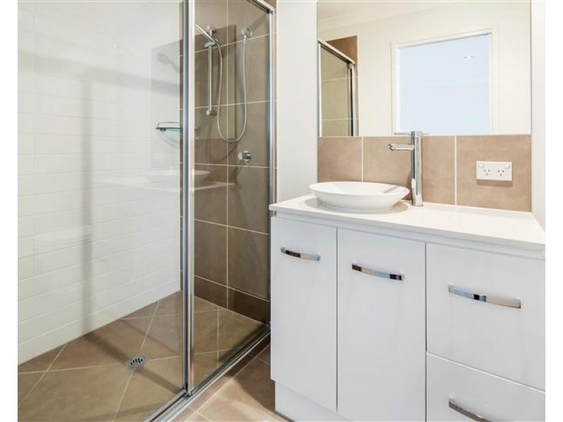 1/38 Kenneth Drive, Augustine Heights QLD 4300